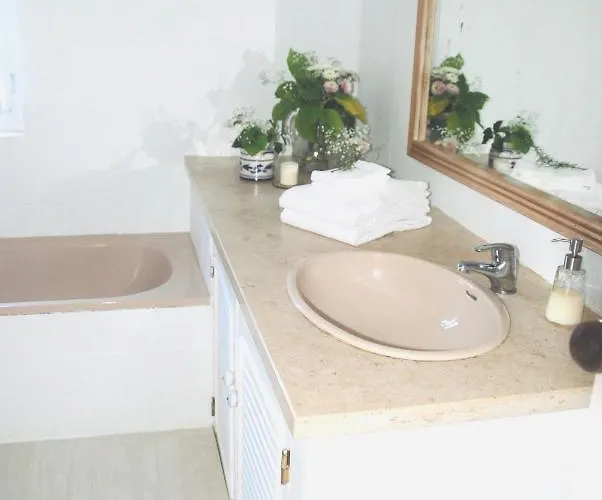 Casa de hóspedes Center Escape To Nature